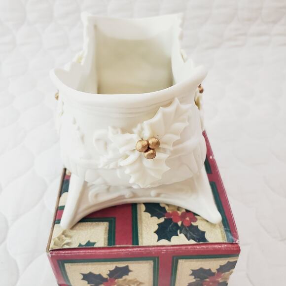 Vintage Elegant Holly Porcelain Sleigh #3579 3D Planter Decor Christmas Holiday - Picture 2 of 10